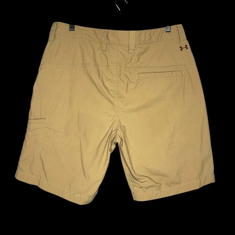 Under Armour UA Chesapeake Shorts Mens Size 36 Beige Loose‎ Fit Nylon HeatGear